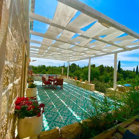 Authentic With Terrace- Complete Privacy *