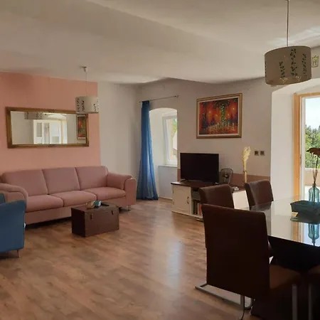 Villa Authentic With Terrace- Complete Privacy *
