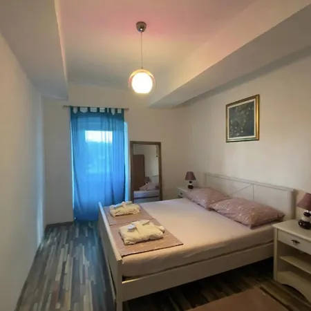 Authentic With Terrace- Complete Privacy *
